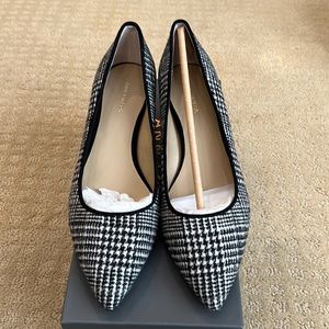Ann Taylor Bette Houndstooth Flannel Pump size 8